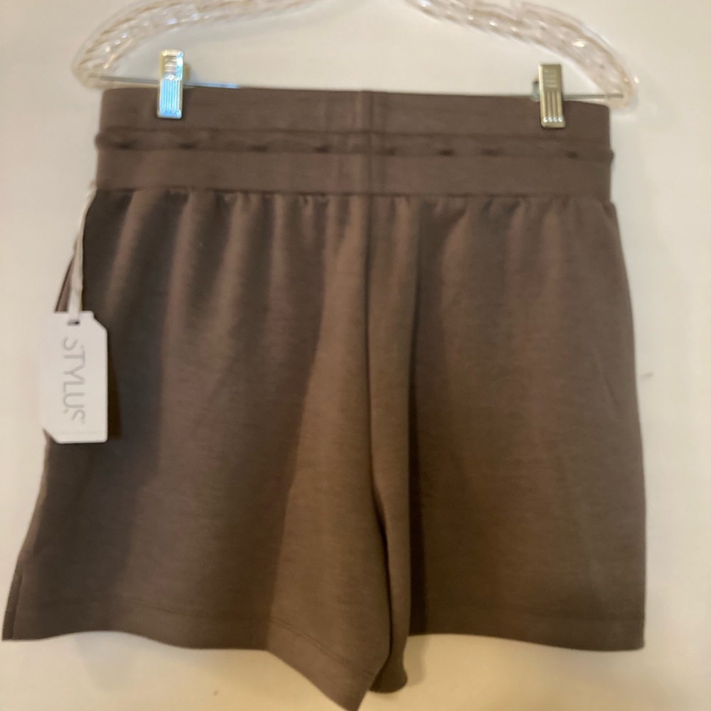Shorts - Picture 2 of 4